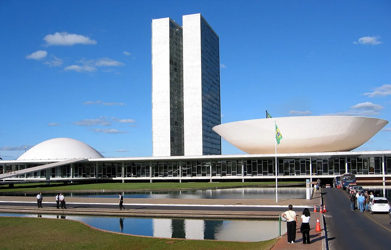 BRAZIL'S RIGHT TAKES BOTH HOUSES OF CONGRESS