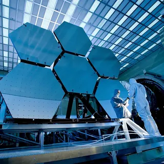 Segmented mirrors of a space telescope